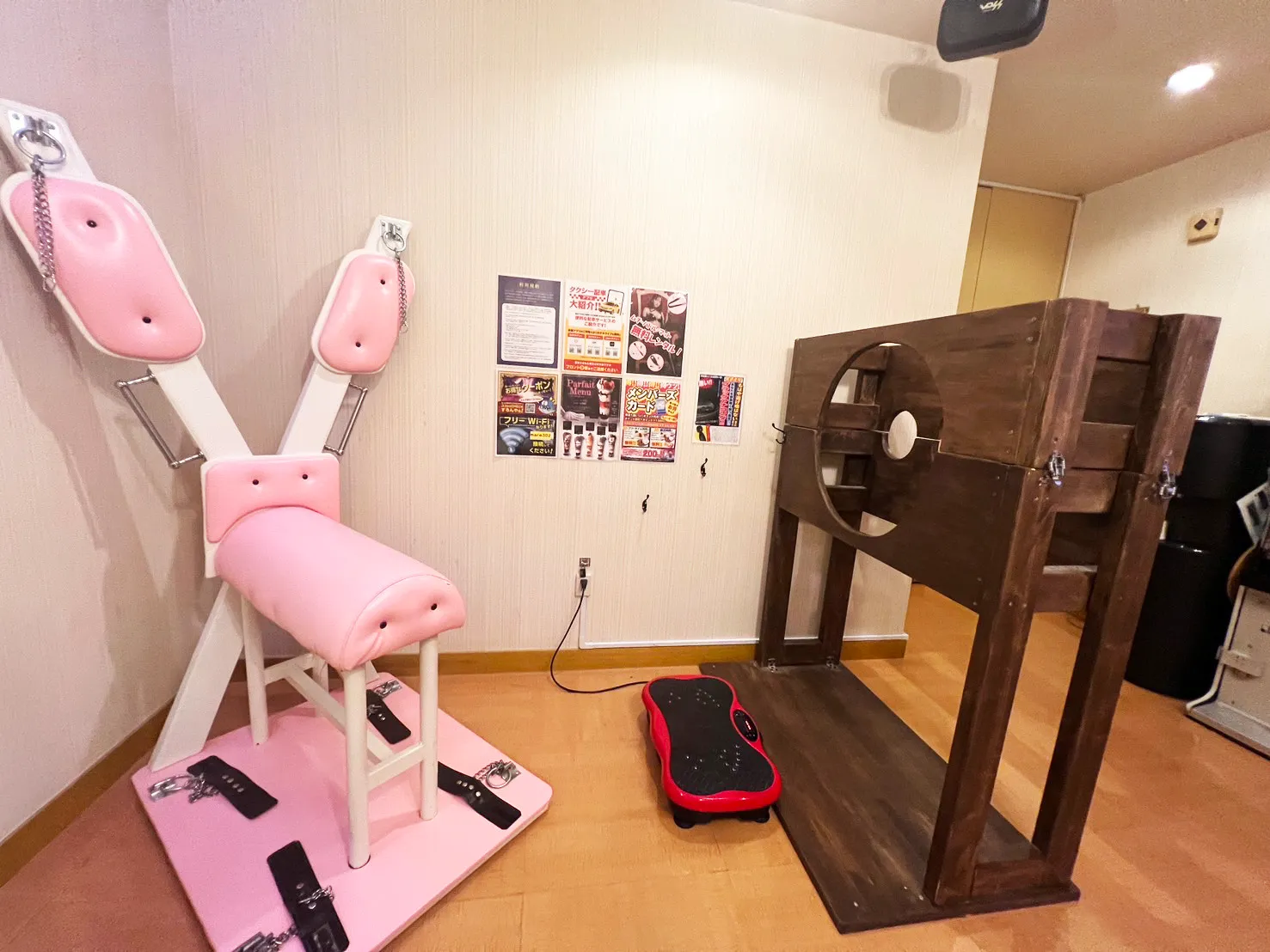 SM部屋302号室のフェアリーエックス木馬